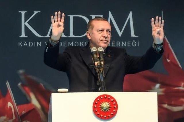 الرئيس التركي رجب طيب اردوغان متحدثا خلال تجمع نسا