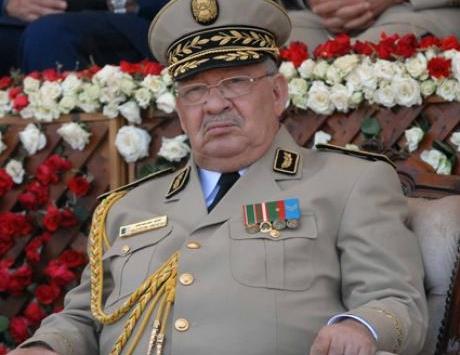الفريق أحمد قائد صالح نائب وزير الدفاع الوطني رئيس