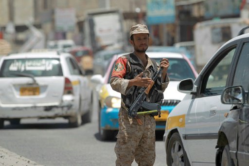 جندي في العاصمة اليمنية صنعاء في 20 نيسان/ابريل 20