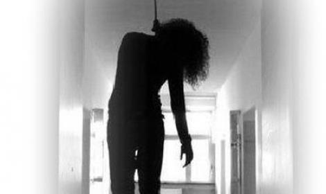 طالبة بالثانوية تنتحر شنقاً بالطالبية