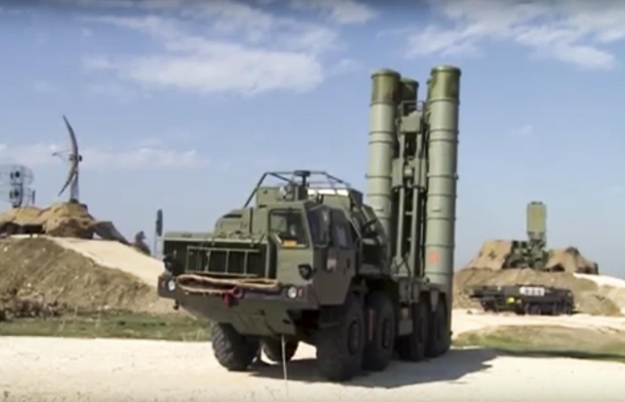 أنظمة صواريخ إس 400 في سوريا