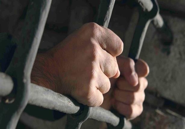 حبس رجل وسيدة بتهمة الاتجار في المواد المخدرة 