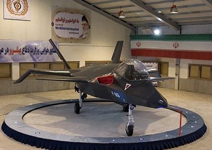 إيران تكشف عن طائرات عسكرية مقاتلة محلية الصنع