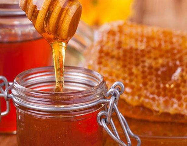 الماء بالعسل.. قوة للأبدان وشفاء من الأمراض