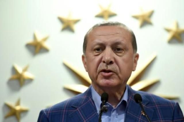 الرئيس التركي رجب طيب اردوغان في اسطنبول في 16 أبر
