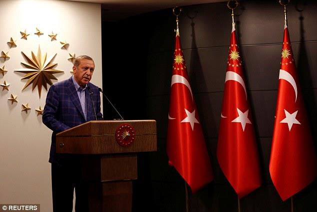 الرئيس التركي رجب طيب أردوغان في إسطنبول الأحد - ر