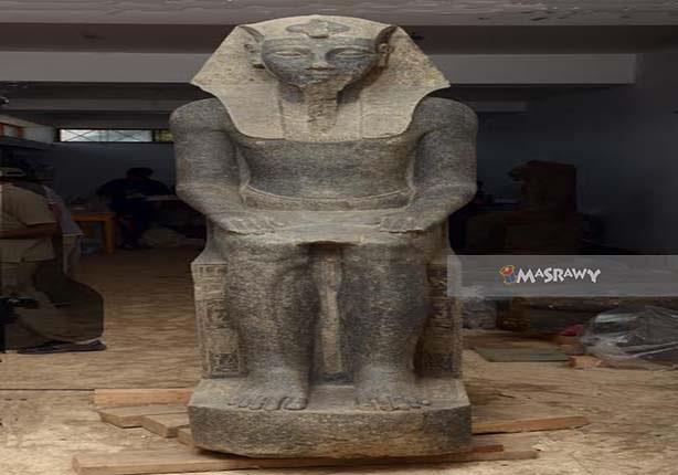 نقل تمثال الملك أمنحتب الثالث لمتحف الأقصر