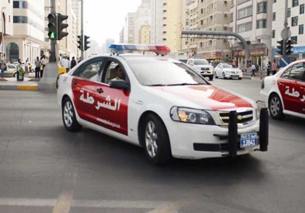 شرطة أبوظبي تغلق طريقًا رئيسيًا من أجل "قطة"