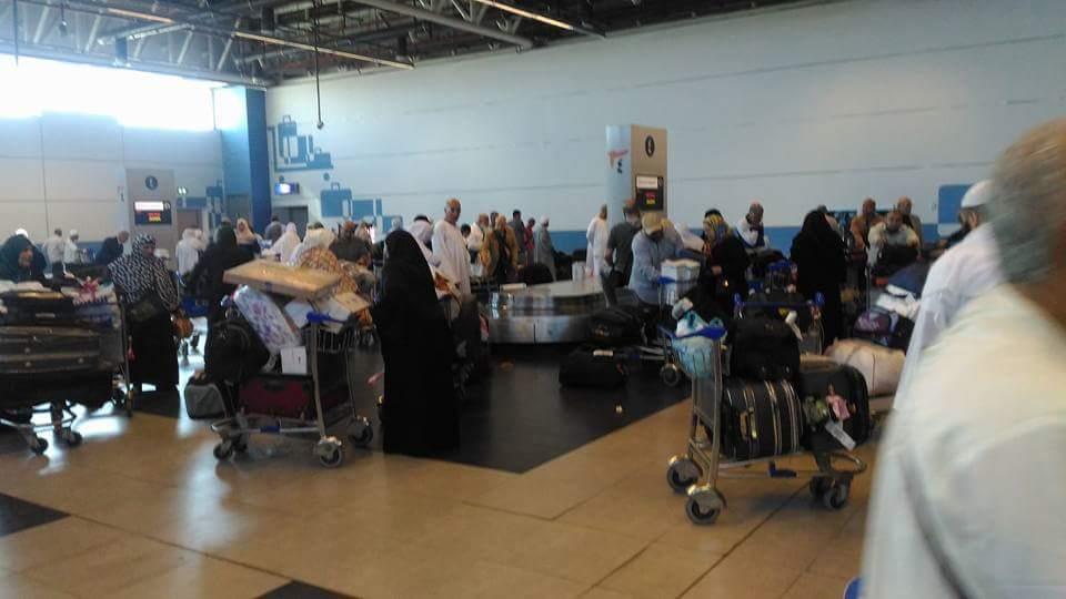 تكدس المعتمريين بمطار القاهرة