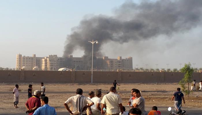 7 قتلى و26 جريحا بانفجار مخزن أسلحة في عدن