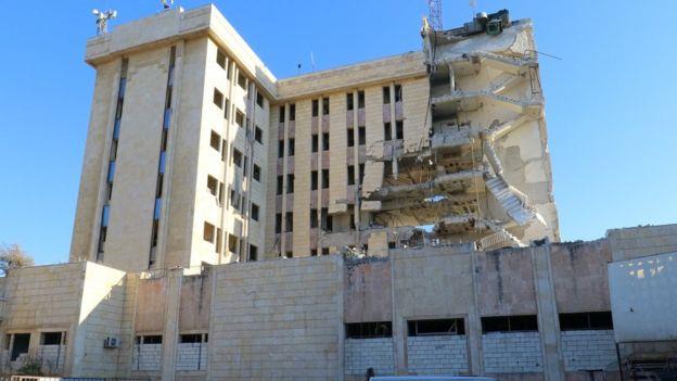 أرشيف-أحد مستشفيات الهلال الأحمر في إدلب بعد استهد