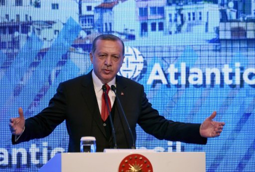 الرئيس التركي رجب طيب اردوغان يلقي كلمة امام ندوة 
