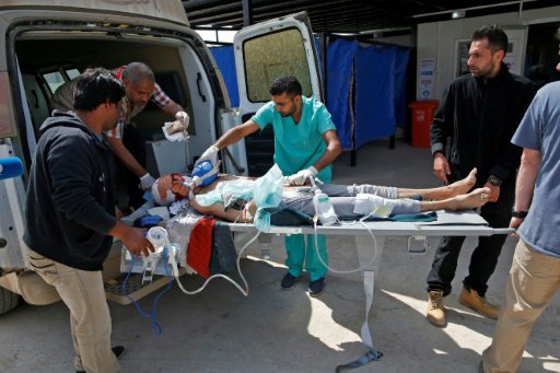 نقل مصاب جراء المعارك في الموصل الى مستشفى ميداني 