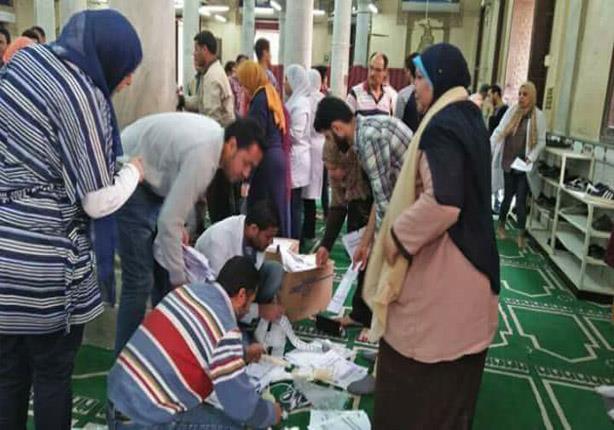 التبرع بالدم في مسجد المنشاوي