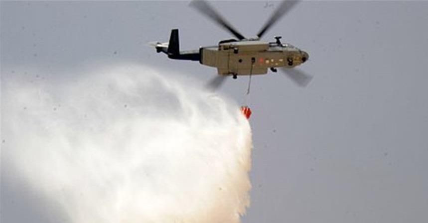 طائرات الجيش تشارك في إخماد حريق بقاعة احتفالات في