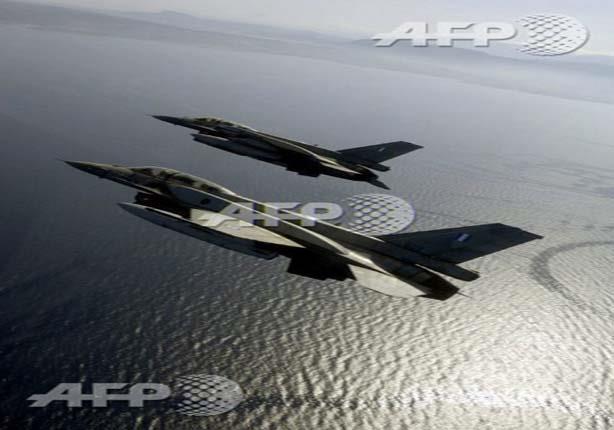 طائرات يونانية من طراز "اف - 16" فى سماء أثينا - أ