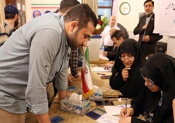 إقبال الإيرانيون على مراكز الاقتراع