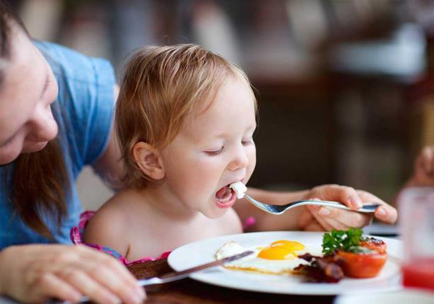 كم بيضة يتعين على طفلك تناولها يومياً؟