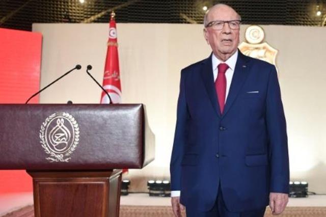 الرئيس التونسي خلال إعلانه تكليف الجيش حماية منشآت
