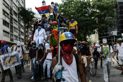تظاهرة للمعارضة الفنزويلية في كراكاس، الاثنين 22 ا