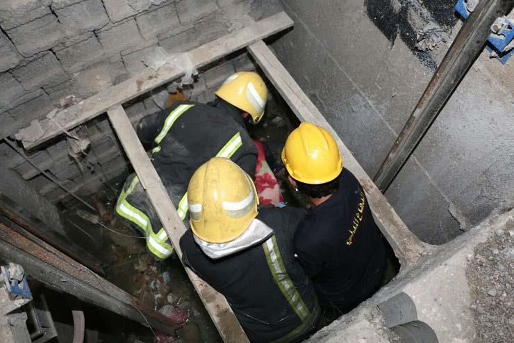 مصرع عامل سقط في بئر مصعد 