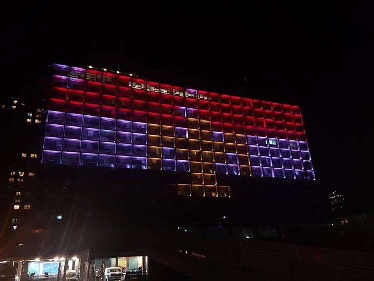 مبنى بلدية تل أبيب مضاء بألوان علم مصر بعد هجوم ال
