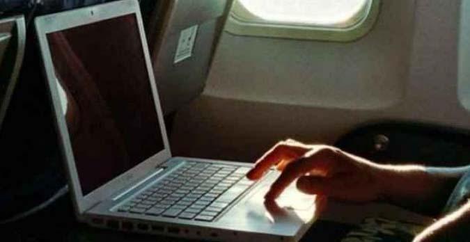 أجهزة الكمبيوتر المحمولة في الطائرات