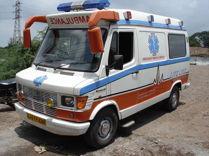 صورة أرشيفية لسيارة إسعاف بالهند