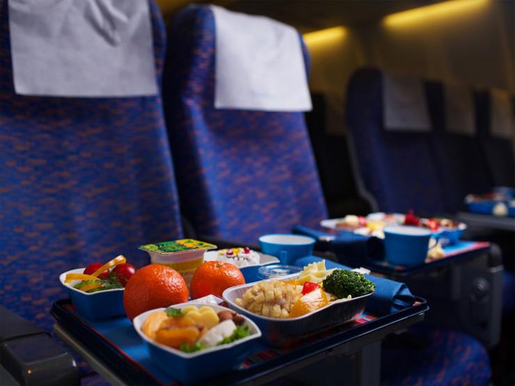   7 أسرار للطعام على متن الطائرات.. منها تناول الش