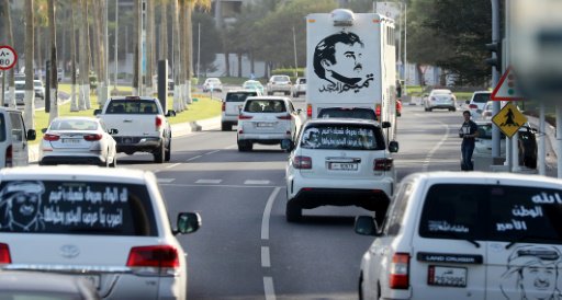 صور أمير قطر الشيخ تميم بن حمد آل ثاني على السيارا