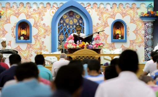 تلاوة القرآن في مسجد في مدينة القطيف على بعد 400 ك
