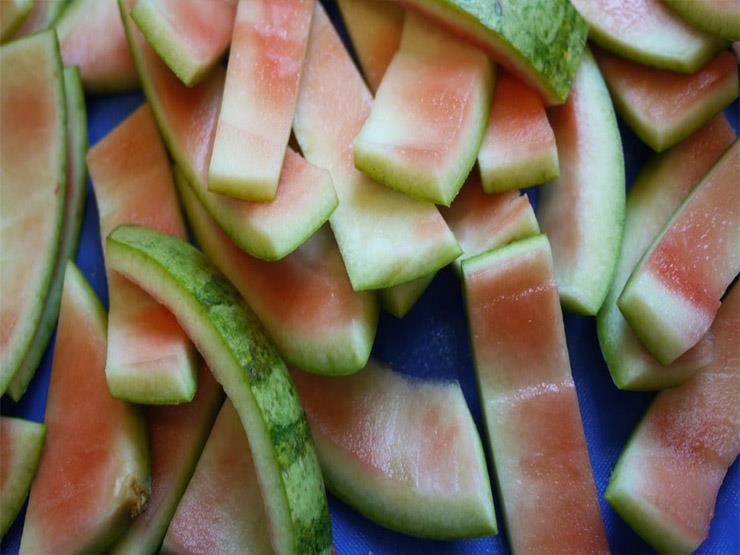  4 فوائد لقشور البطيخ.. منها "خسارة الوزن"