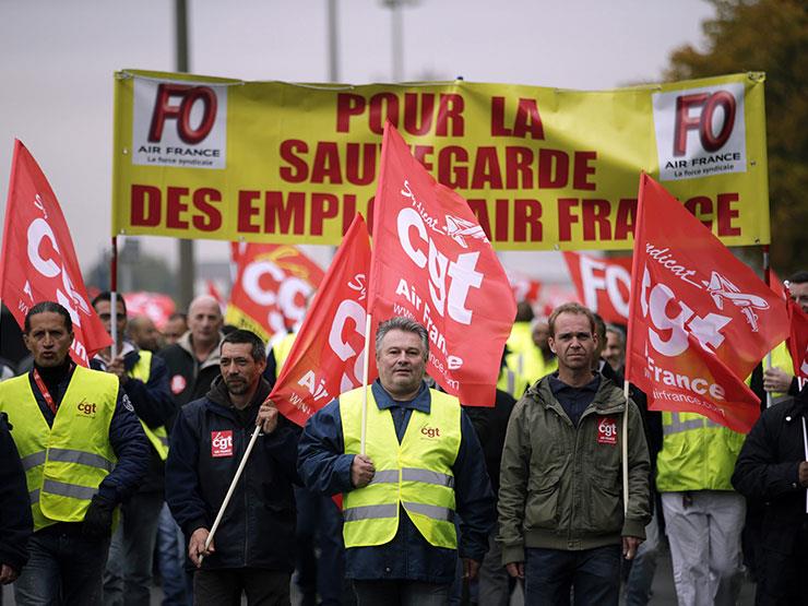 نقابة عمالية فرنسية تدعو لإضراب