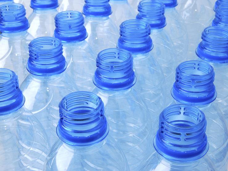 عبوات المياه البلاستيكية "المعاد استخدامها" تهدد ا