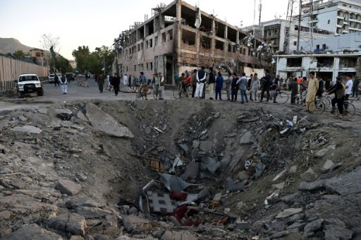 حفرة هائلة خلفها تفجير سيارة مفخخة  في كابول
