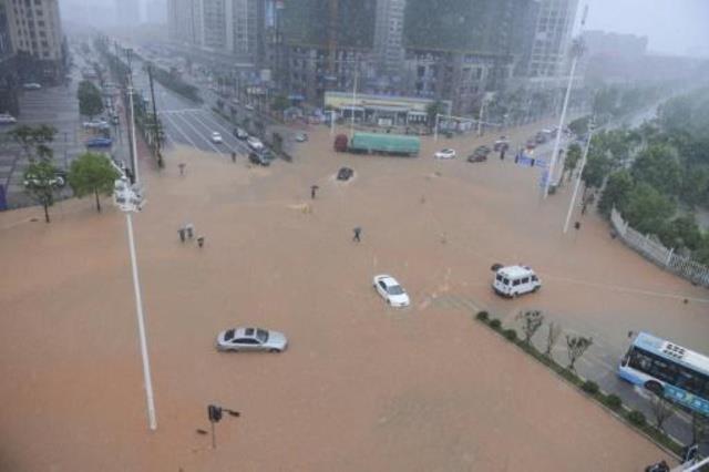 فيضانات مدمرة تشهدها نماطق وسط الصين وجنوبها منذ ا