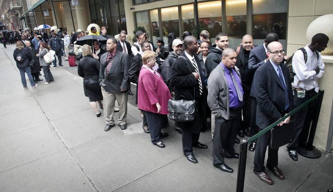 طلبات إعانة البطالة الأمريكية ترتفع إلى أكثر من 30