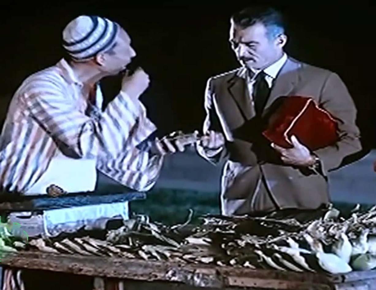 مشهد من فيلم الأيدي الناعمة مع بائع الذرة