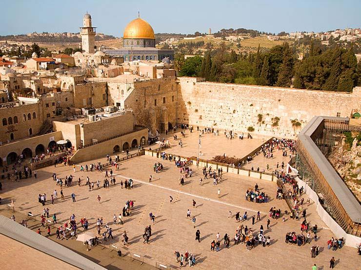 زيارة القدس الآن .. تطبيع أم واجب ؟!