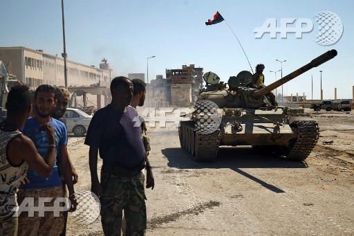 قوات تابعة للمشير خليفة حفتر في بنغازي اليوم (أ ف 