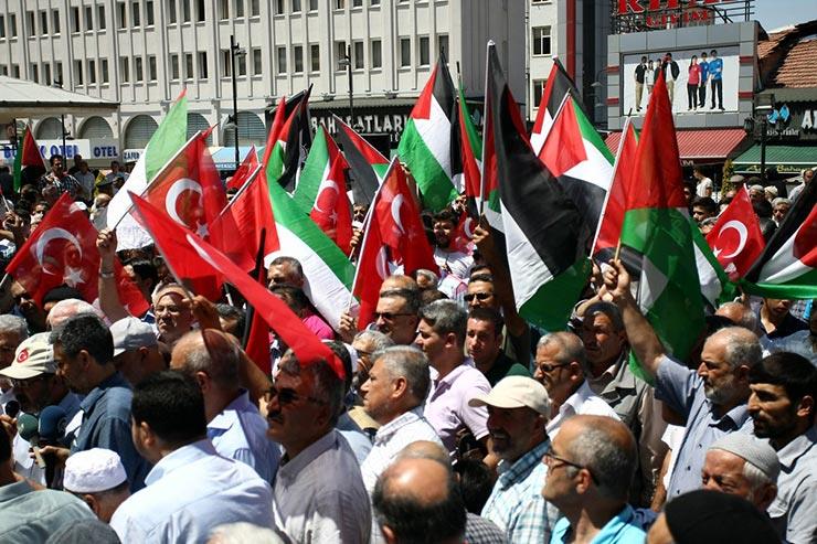 مظاهرة في تركيا تضامنًا مع الفلسطينيين