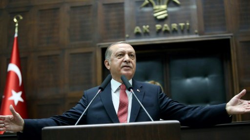الرئيس التركي رجب طيب اردوغان يخاطب نواب حزبه اثنا