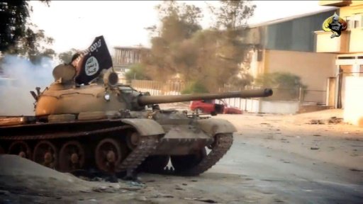لقطة من فيديو تظهر دبابة في بنغازي في 9 تشرين الاو