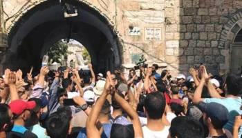 الاحتلال يفتح باب حِطة وآلاف المُصلين