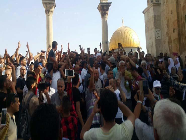 دخل الآلاف من الفلسطينيين، إلى المسجد الأقصى (1)