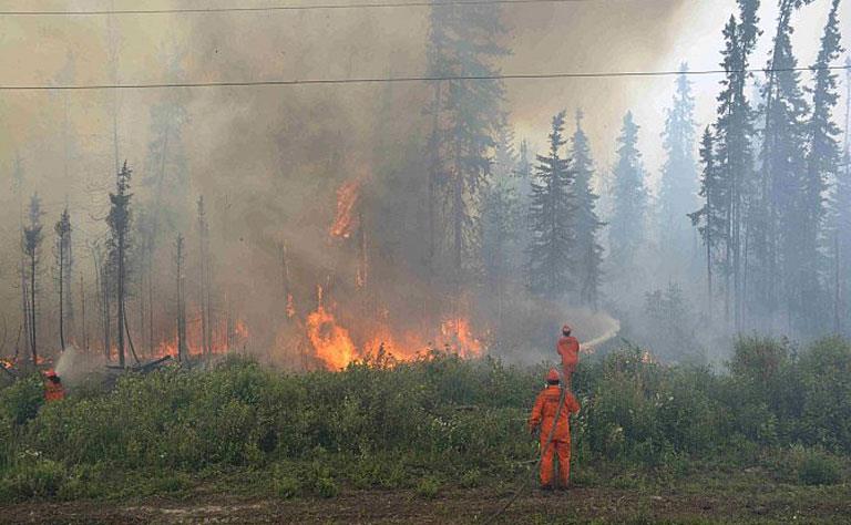 الحرائق في غرب كندا