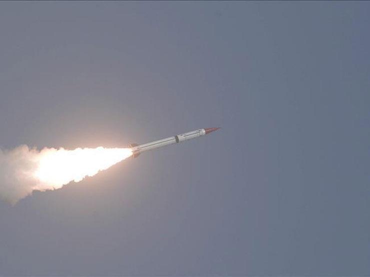 الحوثيون يعلنون إطلاق صاروخ على معسكر سعودي