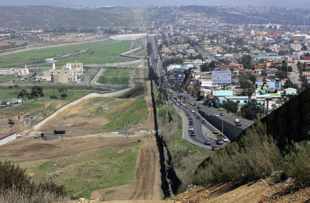 الحدود الميكسيكية الامريكية