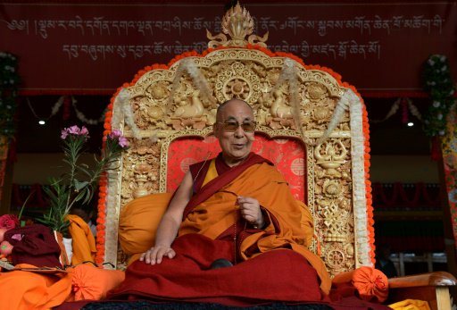 الدالاي لاما يلقي تعاليمه في دير في وادي نوبرا بال