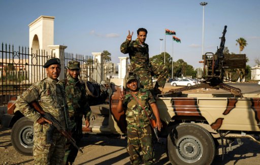 أفراد من الجيش الوطني الليبي، في مدينة بنغازي بشرق